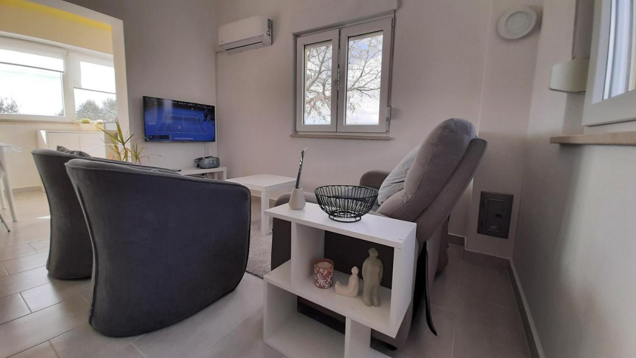 Holiday House Romi Πούλα Εξωτερικό φωτογραφία